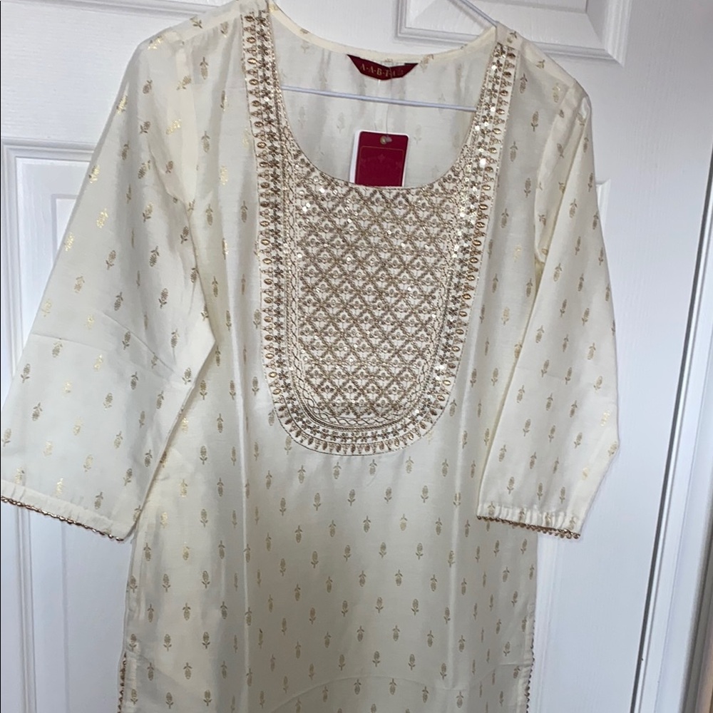 NEW WITH TAGS Elegant Cream and Gold Embroidered Tunic/kurta